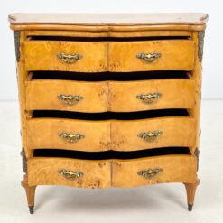 Riešutmedžio lukšto komoda su žalvario apdailomis 44,5x89x80 cm