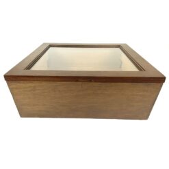 Medinė vitrininė dėžė atverčiamu dangčiu su stiklu 41×43,5×17 cm