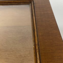 Medinė vitrininė dėžė atverčiamu dangčiu su stiklu 41×43,5×17 cm