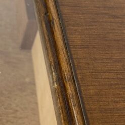 Medinė vitrininė dėžė atverčiamu dangčiu su stiklu 41×43,5×17 cm