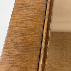 Medinė vitrininė dėžė atverčiamu dangčiu su stiklu 41×43,5×17 cm