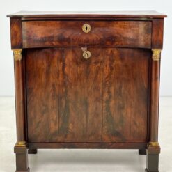 Ampyro stiliaus raudonmedžio komoda su žalvariu 45x81x89,5 cm