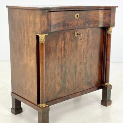 Ampyro stiliaus raudonmedžio komoda su žalvariu 45x81x89,5 cm