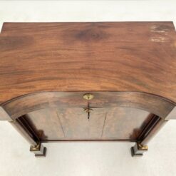 Ampyro stiliaus raudonmedžio komoda su žalvariu 45x81x89,5 cm