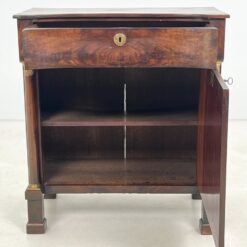 Ampyro stiliaus raudonmedžio komoda su žalvariu 45x81x89,5 cm