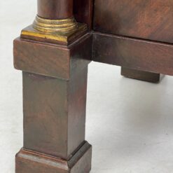 Ampyro stiliaus raudonmedžio komoda su žalvariu 45x81x89,5 cm