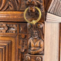 Drožinėtas ąžuolinis bufetas su vitražinėmis durelėmis 56x89x231 cm