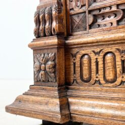 Drožinėtas ąžuolinis bufetas su vitražinėmis durelėmis 56x89x231 cm