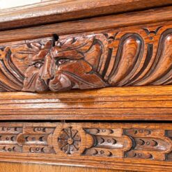 Drožinėtas ąžuolinis bufetas su vitražinėmis durelėmis 56x89x231 cm