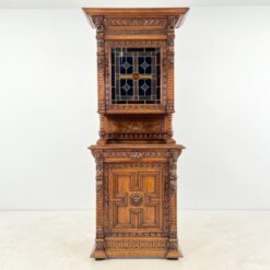 Drožinėtas ąžuolinis bufetas su vitražinėmis durelėmis 56x89x231 cm