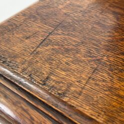 Drožinėtas ąžuolinis bufetas su vitražinėmis durelėmis 56x89x231 cm