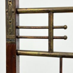 Art Nouveau stiliaus raudonmedžio ir žalvario laikraštinė 29,5×44,5×93 cm