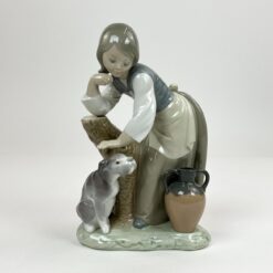Porcelianinė Lladró mergaitės su šuniu statula "Caress and Rest" Nr. 1246 10x14x21 cm