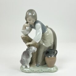 Porcelianinė Lladró mergaitės su šuniu statula “Caress and Rest” Nr. 1246 10x14x21 cm