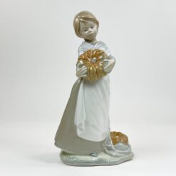 Porcelianinė NAO by Lladró mergaitės su moliūgais statula 14x17x30 cm