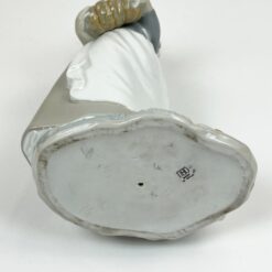 Porcelianinė NAO by Lladró mergaitės su moliūgais statula 14x17x30 cm
