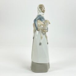 Porcelianinė Lladró mergaitės su ėriuku statula Nr. 4584 11x9x28 cm