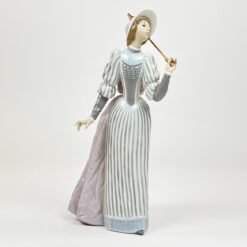 Porcelianinė Lladró jaunos moters statula Nr. 5324 16x14x27 cm