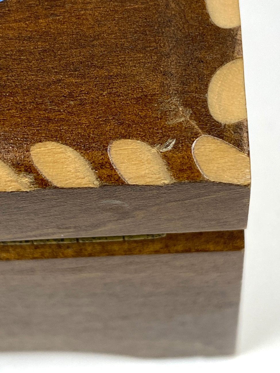 HK1315-irankiai-prietaisai-10 Šveicariška “Mapsa” muzikinė dėžutė 7×8,5×6,5 cm