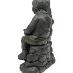 Keramikinė Geert Kunen statula, vaizduojanti du vaikus su knyga 9x14x19 cm