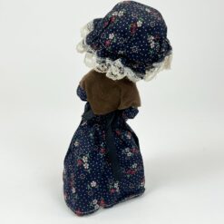 Vintažinė linguojanti ir grojanti lėlė “Močiutė” su prisukamu mechanizmu 10×9,5×25 cm