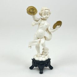 Plastikinė lėkštėmis grojančio angelo statulėlė 4,5×8,5×15 cm