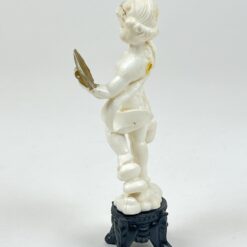 Plastikinė lėkštėmis grojančio angelo statulėlė 4,5×8,5×15 cm