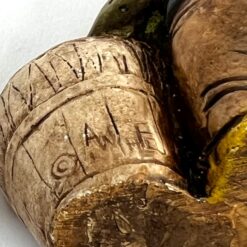 Polirezino statula “Būgnais grojantis gnomas” 5×5,5×7 cm