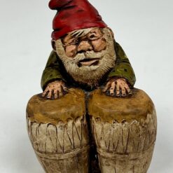 Polirezino statula “Būgnais grojantis gnomas” 5×5,5×7 cm