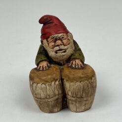 Polirezino statula “Būgnais grojantis gnomas” 5×5,5×7 cm