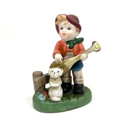 Porcelianinė gitara grojančio berniuko su šuniuku statula 5x8x11,5 cm