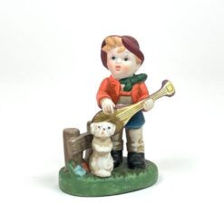 Porcelianinė gitara grojančio berniuko su šuniuku statula 5x8x11,5 cm