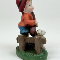 Porcelianinė gitara grojančio berniuko su šuniuku statula 5x8x11,5 cm