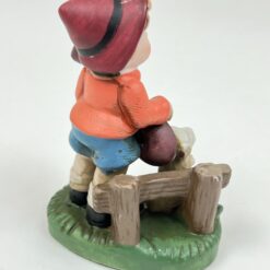 Porcelianinė gitara grojančio berniuko su šuniuku statula 5x8x11,5 cm