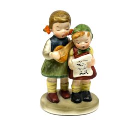Porcelianinė dviejų dainuojančių mergaičių statula 6,5x8x13 cm