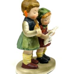 Porcelianinė dviejų dainuojančių mergaičių statula 6,5x8x13 cm