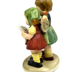 Porcelianinė dviejų dainuojančių mergaičių statula 6,5x8x13 cm