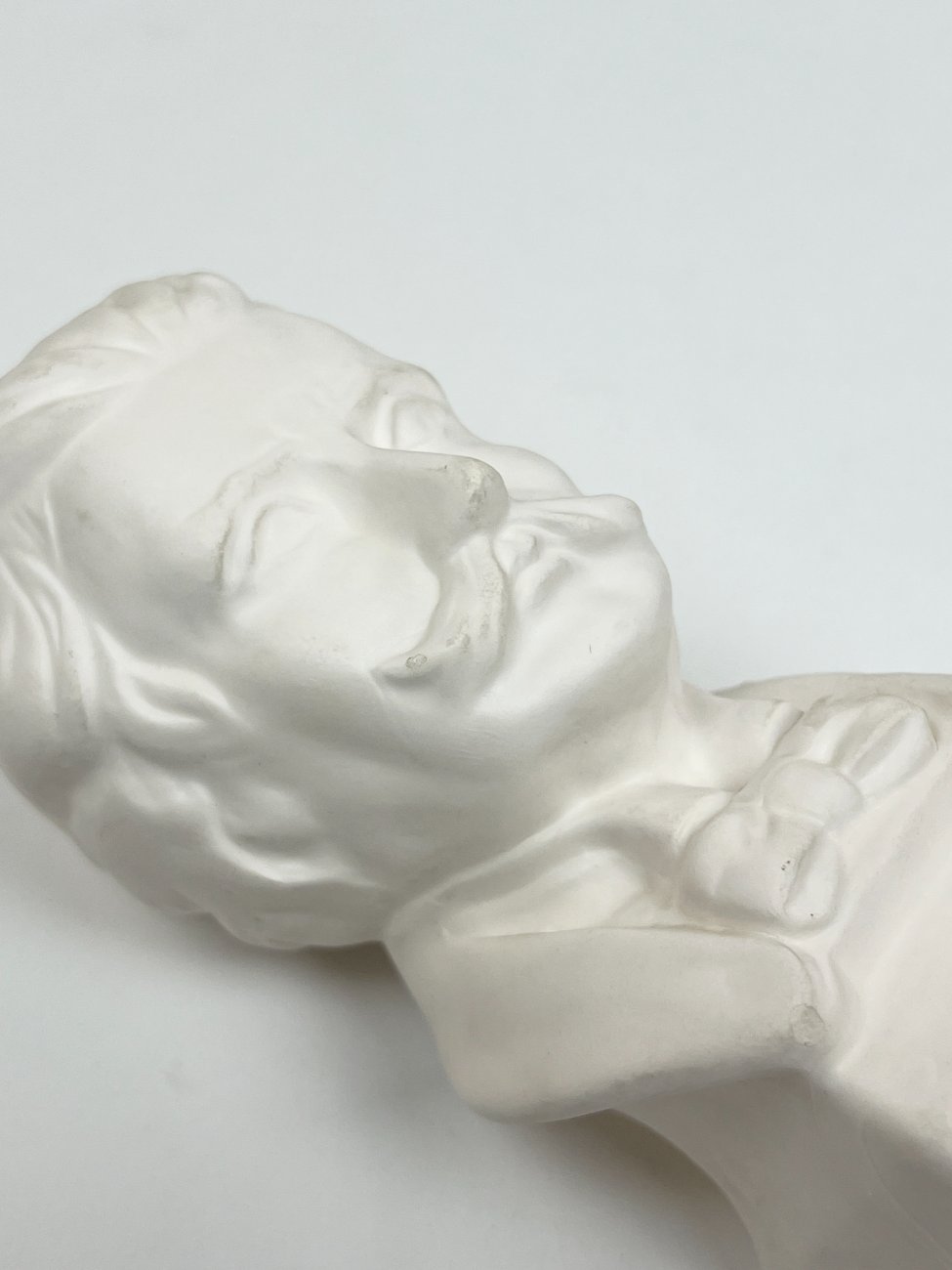 HK1363-porcelianines-skulpturos-12 Porcelianinis Johano Štrauso Jaunesniojo biustas 7x7x14 cm