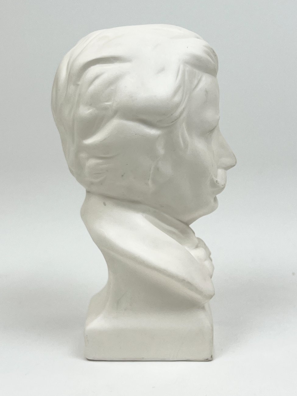 HK1363-porcelianines-skulpturos-3 Porcelianinis Johano Štrauso Jaunesniojo biustas 7x7x14 cm