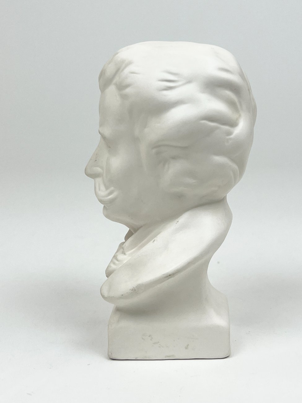 HK1363-porcelianines-skulpturos-4 Porcelianinis Johano Štrauso Jaunesniojo biustas 7x7x14 cm