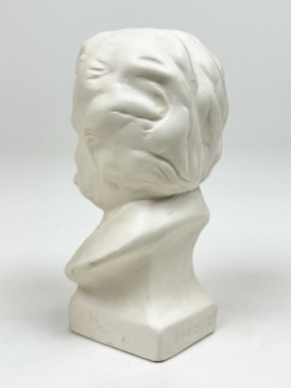 HK1363-porcelianines-skulpturos-6 Porcelianinis Johano Štrauso Jaunesniojo biustas 7x7x14 cm