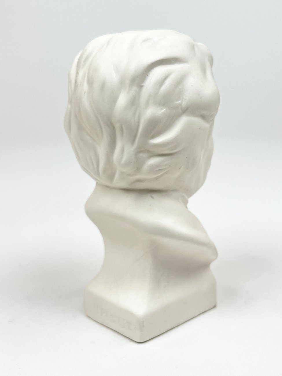 HK1363-porcelianines-skulpturos-7 Porcelianinis Johano Štrauso Jaunesniojo biustas 7x7x14 cm