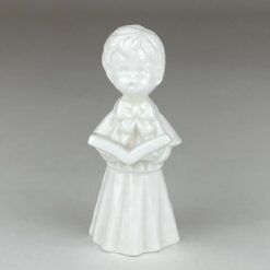 Porcelianinė giedančio vaiko statulėlė 5x4,5x10,5 cm