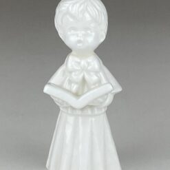 Porcelianinė giedančio vaiko statulėlė 5×4,5×10,5 cm