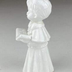 Porcelianinė giedančio vaiko statulėlė 5×4,5×10,5 cm