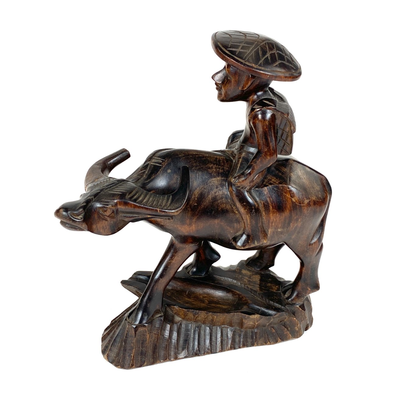 HK1392-kitokios-skulpturos-0 Rytietiška medinė vyro ant buliaus statula 22x12x26,5 cm