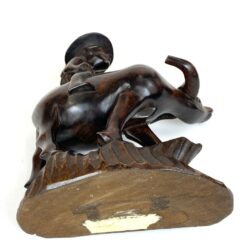 Rytietiška medinė vyro ant buliaus statula 22x12x26,5 cm