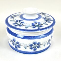 Keramikinė dėžutė su gėlių raštais 12x12x8 cm