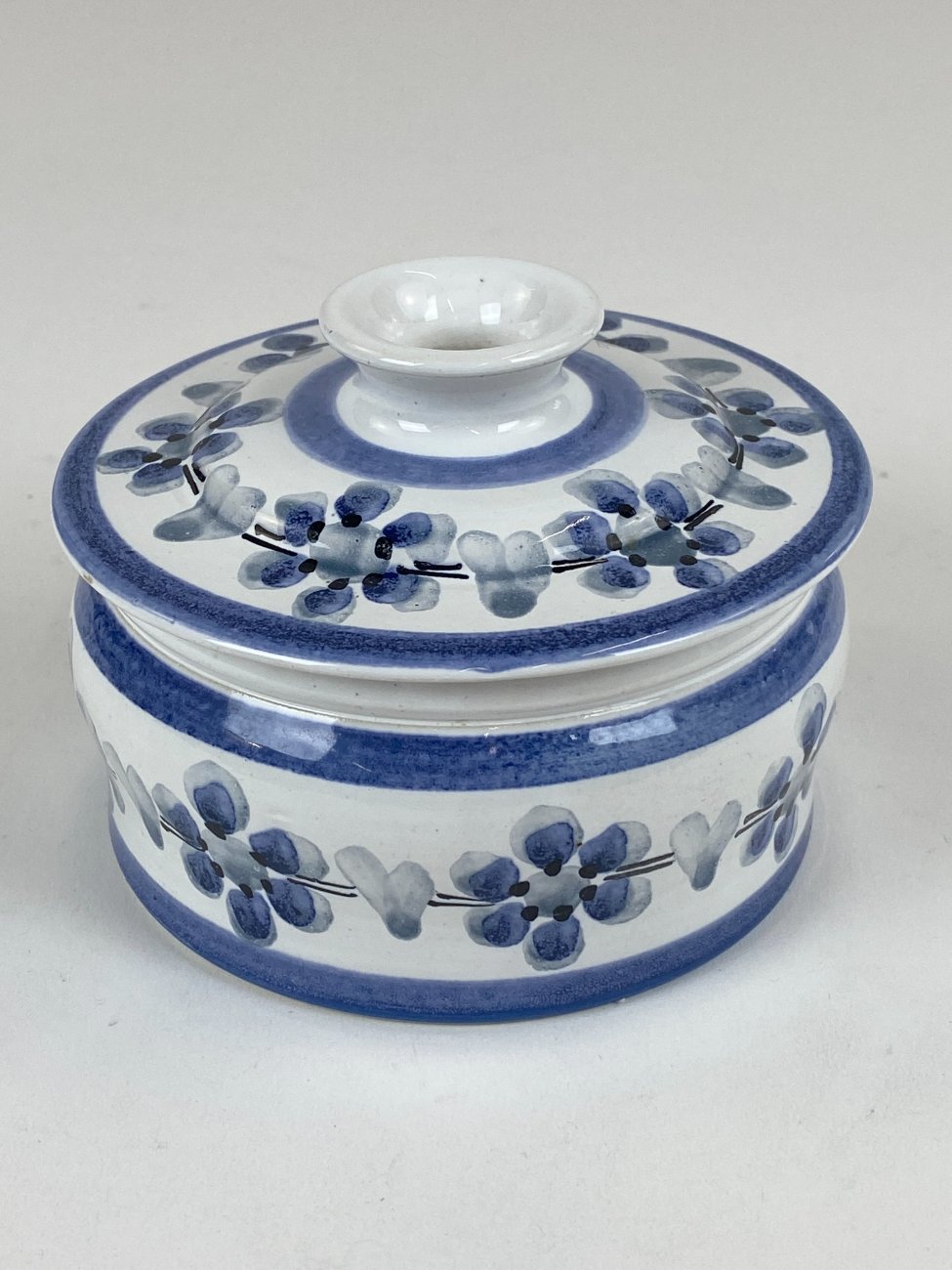 HK1402-kita-keramika-2 Keramikinė dėžutė su gėlių raštais 12x12x8 cm