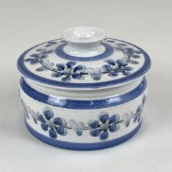 Keramikinė dėžutė su gėlių raštais 12x12x8 cm